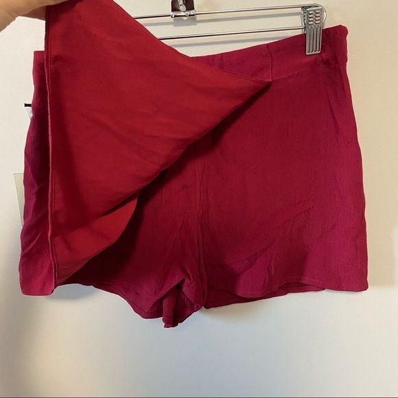 NWT Aritzia Sunday  Best Burgundy Hughes Skort Mini Skirt - Picture 2 of 9